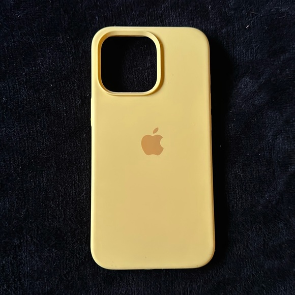 iPhone 14 yellow apple case - Picture 1 of 3